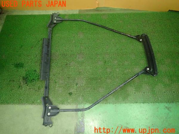 3UPJ=23210700]プリウスα S ツーリングセレクション・GRスポーツ(ZVW41W)後期 純正 アンダーブレースバー 中古_m0