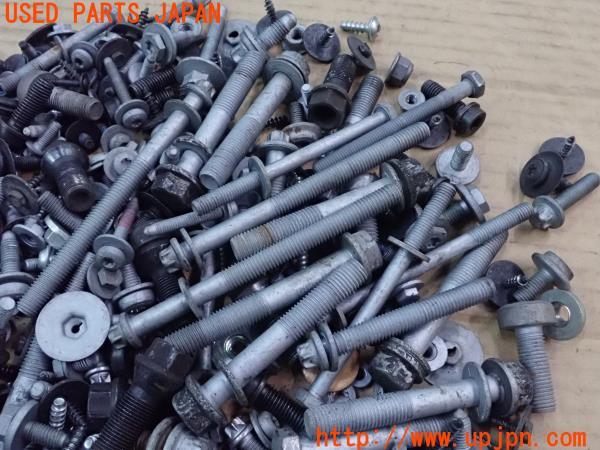 3UPJ=23300720]BMW M240iクーペ(2G30 F22)ネジ・ナット・ステー類 ジャンク_m1