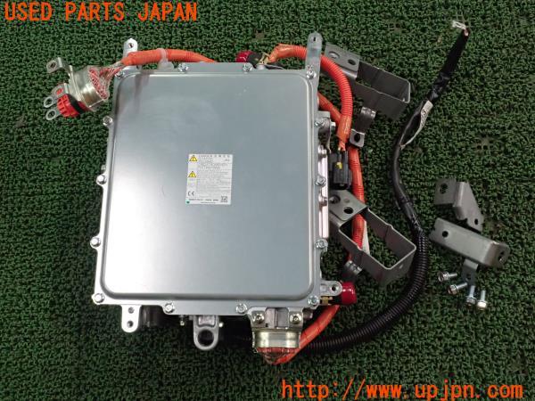 3UPJ=23550525]アウトランダーPHEV(GG3W)後期 純正 W005T70272 DC/DCコンバーター 中古_m0