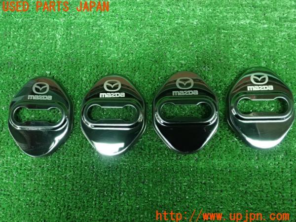 3UPJ=23690001]CX-5(KFEP)社外 ドアストライカーカバー ロックカバー 中古_m0