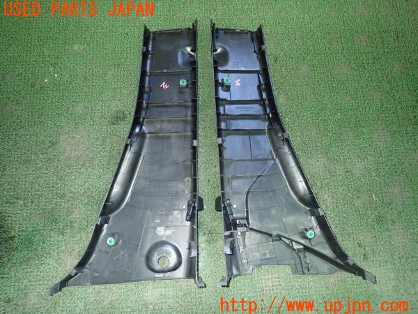 3UPJ=23850512]ステップワゴン スパーダHV(RP5)後期 純正 センターピラーロアガーニッシュ イルミネーション フットランプ付き 中古_m1