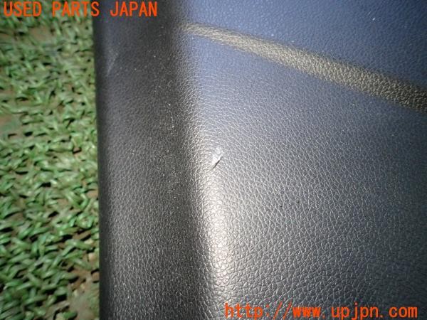 3UPJ=23850512]ステップワゴン スパーダHV(RP5)後期 純正 センターピラーロアガーニッシュ イルミネーション フットランプ付き 中古_m2