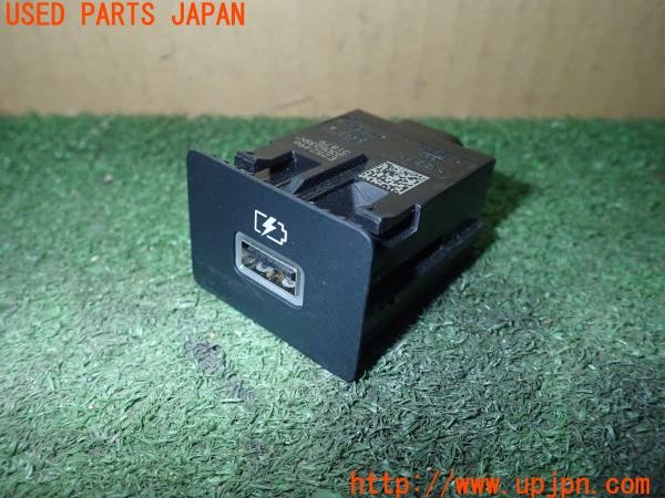 3UPJ=23920512]キックス(RP15)純正 USBポート 中古_m0