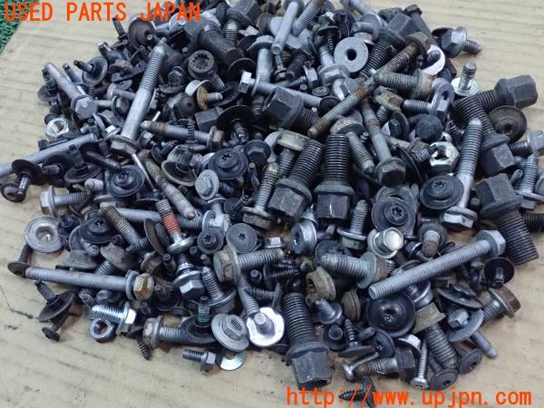 3UPJ=24010720]VW ニュービートルカブリオレ(1YAZJ)ネジ・ナット・ステー類 セット ジャンク_m2