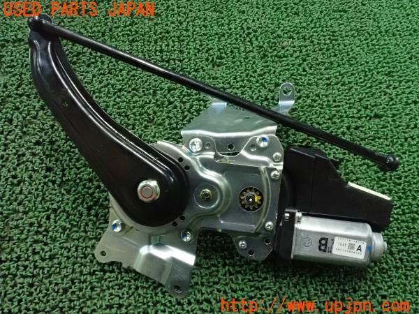 3UPJ=24260566]アウトランダーPHEV(GG2W)後期 純正 パワーバックドアモーター 427110-10710 中古_m0
