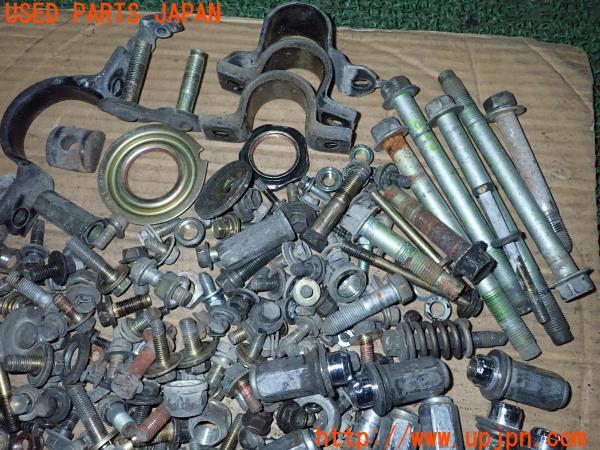3UPJ=24320720]ハイエースワゴン(KZH100G)ネジ・ナット・ステー類 セット ジャンク_m1