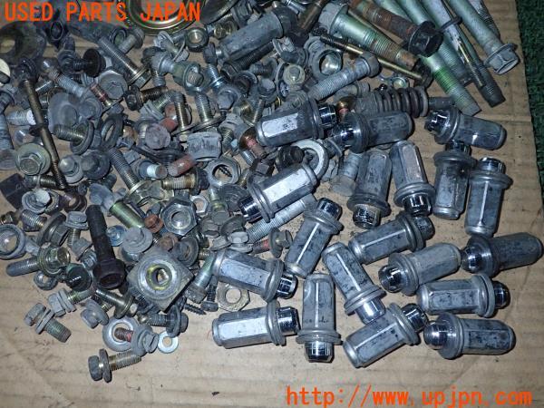 3UPJ=24320720]ハイエースワゴン(KZH100G)ネジ・ナット・ステー類 セット ジャンク_m2