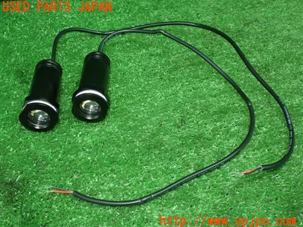 3UPJ=24520512]BMW ミニ ジョンクーパーワークス(MFJCW R56)社外 LED カーテシランプ② ロゴ 加工あり 中古_m0