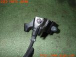 3UPJ=24630051]ヤマハ SR400(RH16J)純正 クラッチレバーホルダー 中古_s2