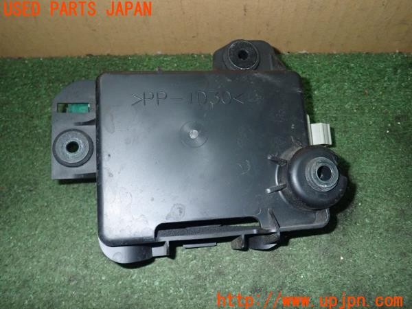 3UPJ=24630520]ヤマハ SR400(RH16J)純正 バッテリーボックス 中古_m2