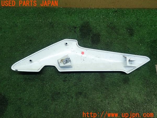 3UPJ=24640004]トライアンフ ストリートトリプル85(SMTTTL1166D)純正 2306037 サイドカウル 右 中古_m3