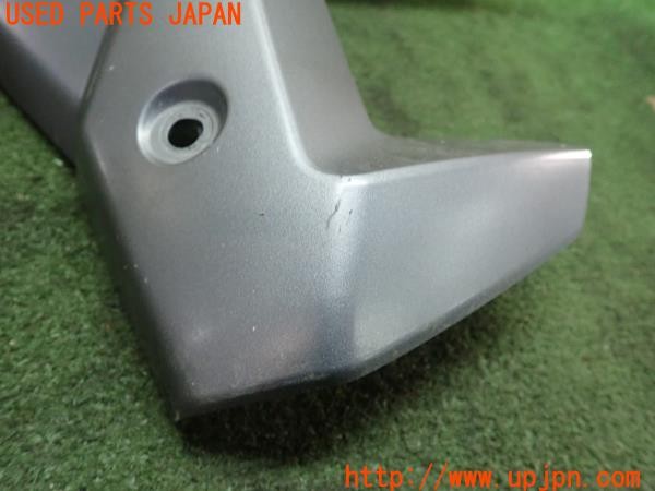 3UPJ=24640010]トライアンフ ストリートトリプル85(SMTTTL1166D)純正 2309061 サイドカバー 左 中古_m2