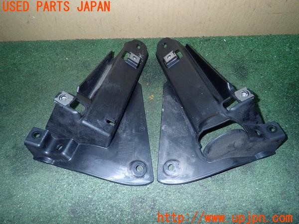 3UPJ=24640033]トライアンフ ストリートトリプル85(SMTTTL1166D)純正 ラジエーターサイドカバー 中古_m2