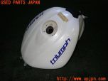 3UPJ=24640038]トライアンフ ストリートトリプル85(SMTTTL1166D)純正 燃料タンク 中古_s0