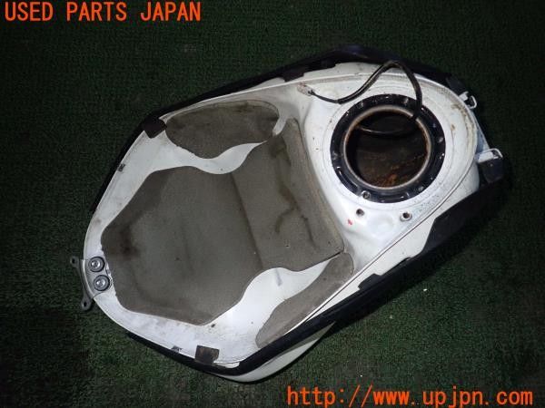 3UPJ=24640038]トライアンフ ストリートトリプル85(SMTTTL1166D)純正 燃料タンク 中古_m3