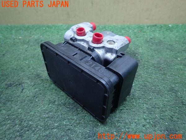 3UPJ=24640113]トライアンフ ストリートトリプル85(SMTTTL1166D)純正 006-V95-162-3 ABSユニット 中古_m1