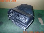3UPJ=24640122]トライアンフ ストリートトリプル85(SMTTTL1166D)純正 2200981 エアクリーナーボックス 中古_s1