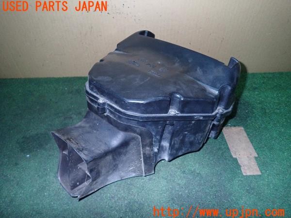 3UPJ=24640122]トライアンフ ストリートトリプル85(SMTTTL1166D)純正 2200981 エアクリーナーボックス 中古_m2