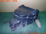 3UPJ=24640122]トライアンフ ストリートトリプル85(SMTTTL1166D)純正 2200981 エアクリーナーボックス 中古_s2