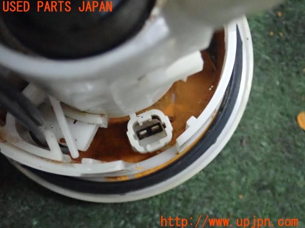 3UPJ=24640129]トライアンフ ストリートトリプル85(SMTTTL1166D)純正 2400735 燃料ポンプ 中古_m2