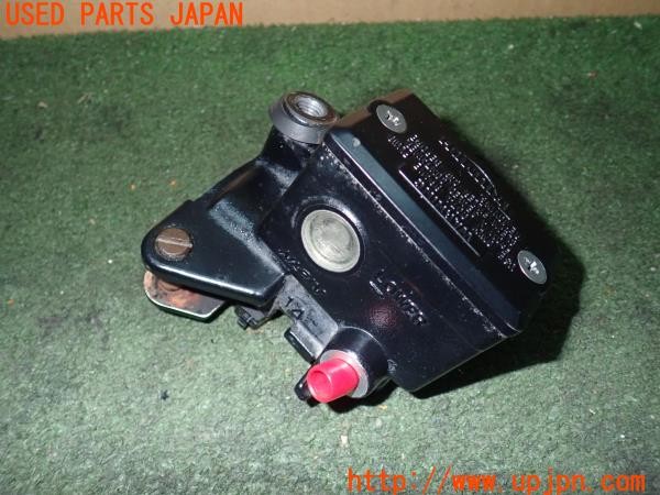 3UPJ=24640303]トライアンフ ストリートトリプル85(SMTTTL1166D)純正 ブレーキレバーホルダー 中古_m1