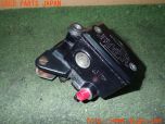 3UPJ=24640303]トライアンフ ストリートトリプル85(SMTTTL1166D)純正 ブレーキレバーホルダー 中古_s1