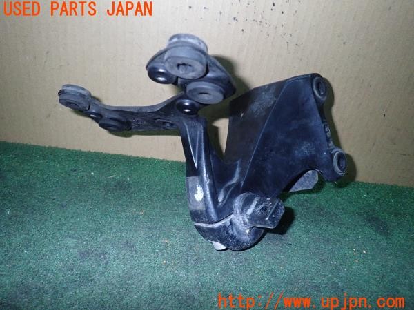 3UPJ=24640501]トライアンフ ストリートトリプル85(SMTTTL1166D)純正 ヘッドライトステー 中古_m0