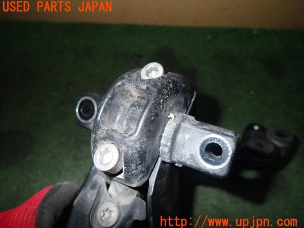 3UPJ=24640501]トライアンフ ストリートトリプル85(SMTTTL1166D)純正 ヘッドライトステー 中古_m4