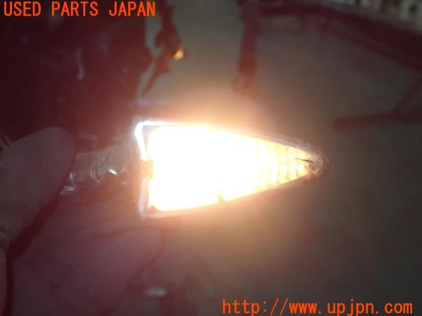 3UPJ=24640505]トライアンフ ストリートトリプル85(SMTTTL1166D)純正 フロントウインカー 左 ジャンク_m3