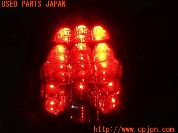 3UPJ=24640508]トライアンフ ストリートトリプル85(SMTTTL1166D)純正 テールランプ 中古_m4