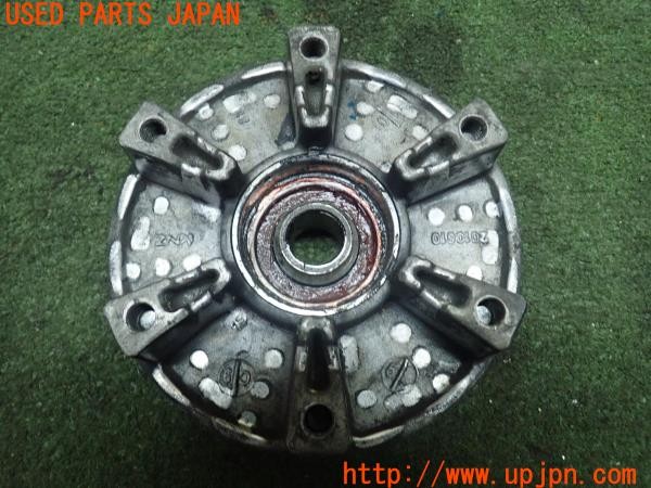 3UPJ=24640547]トライアンフ ストリートトリプル85(SMTTTL1166D)純正 2010610 リアホイールハブ 中古_m1