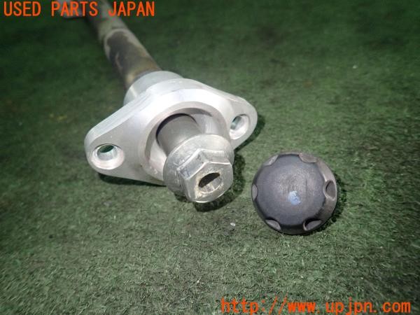 3UPJ=24640549]トライアンフ ストリートトリプル85(SMTTTL1166D)純正 ピボットシャフト 中古_m3