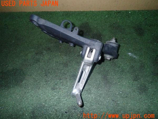 3UPJ=24640566]トライアンフ ストリートトリプル85(SMTTTL1166D)純正 フットステップ 右 中古_m2