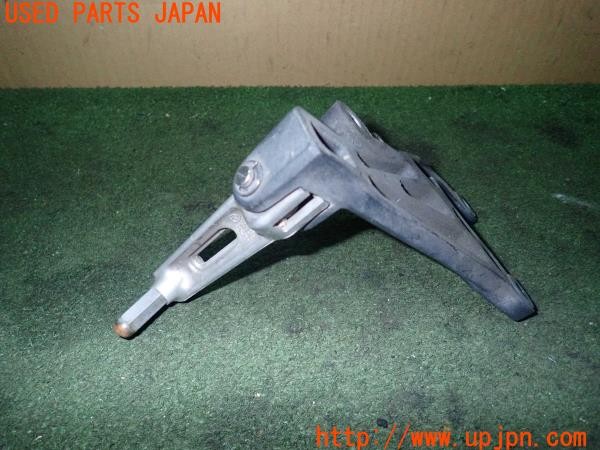 3UPJ=24640567]トライアンフ ストリートトリプル85(SMTTTL1166D)純正 フットステップ 左 中古_m3