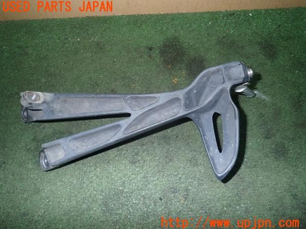 3UPJ=24640570]トライアンフ ストリートトリプル85(SMTTTL1166D)純正 タンデムステップ 左 中古_m3
