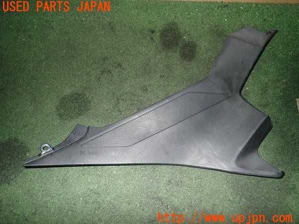 3UPJ=24660008]カワサキ ニンジャ400(EX400G)純正 53065-0043 サイドパネル 右 シートカバー 中古_m0