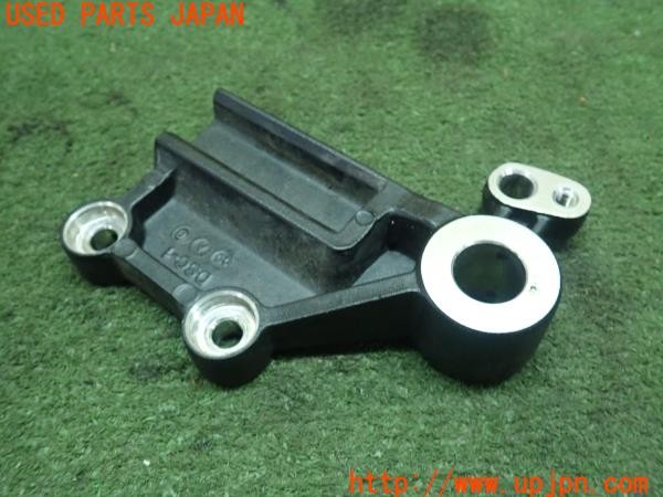 3UPJ=24660555]カワサキ ニンジャ400(EX400G)純正 リアキャリパーサポート 中古_m1