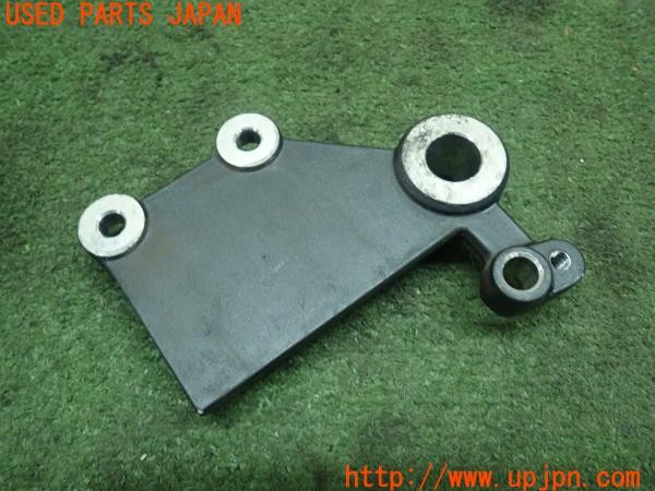 3UPJ=24660555]カワサキ ニンジャ400(EX400G)純正 リアキャリパーサポート 中古_m2