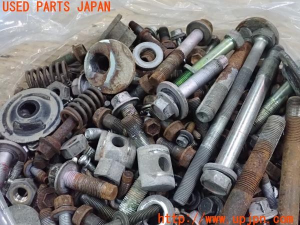 3UPJ=24670720]ハイエースバン 200系(KDH205V 1型)ネジ・ナット・ステー類 ジャンク_m1
