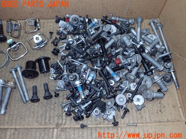 3UPJ=24740720]BMW ミニ(MINI)クロスオーバー(ZA16 R60)ネジ・ナット・ステー類 セット ジャンク_m2