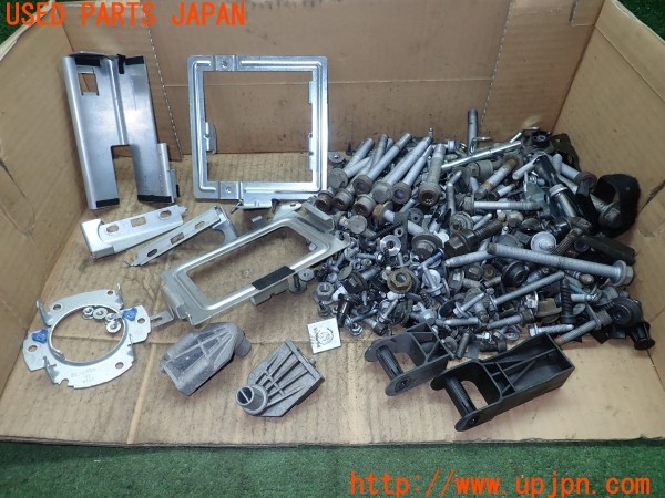 3UPJ=24860720]ポルシェ カイエンS(92AM48A 958型)ネジ・ナット・ステー類 セット ジャンク_m0