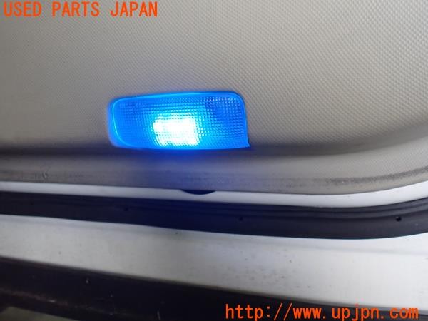 3UPJ=24940590]エスティマハイブリッド(AHR20W)モデリスタ? カーテシランプ 青色 フットランプ 中古_m4