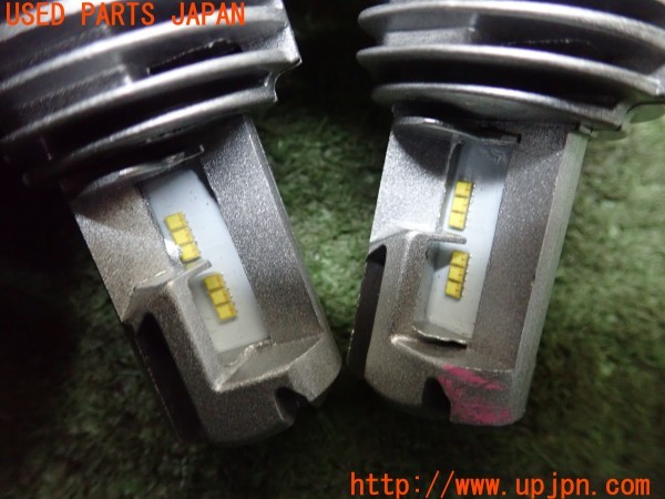 3UPJ=25220505]ハイエースバン 200系(KDH201V 2型)社外 LEDバルブ① ヘッドライト 中古_m2