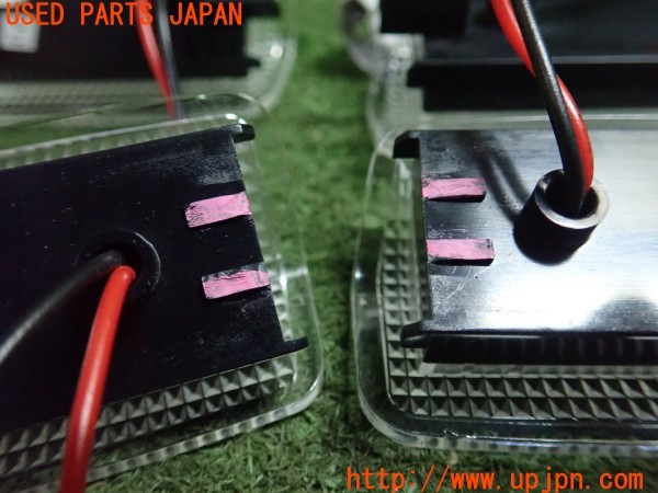 3UPJ=25750512]クラウンマジェスタ(URS206)社外 カーテシランプ ドア下側 中古_m2
