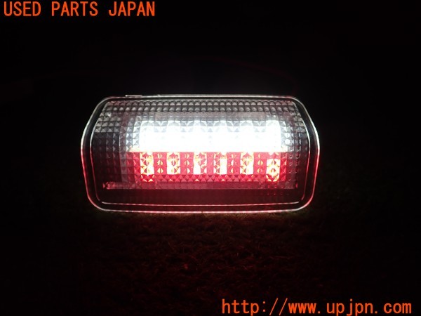 3UPJ=25750512]クラウンマジェスタ(URS206)社外 カーテシランプ ドア下側 中古_m4