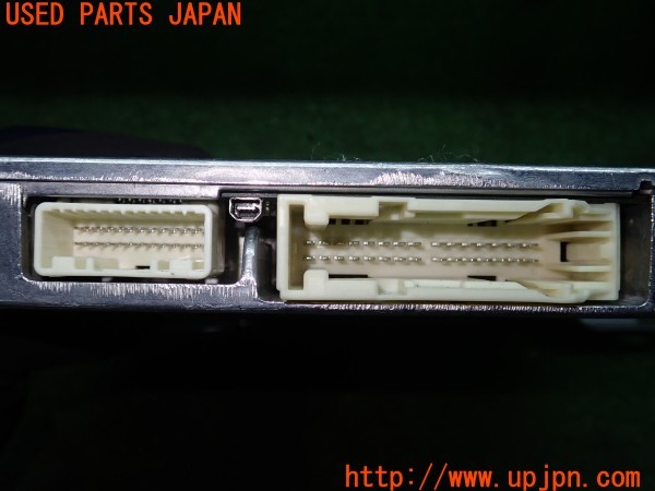 3UPJ=25780511]ハリアー(ZSU60W)前期 純正 JBL Green Edge 86280-0WB60 アンプ 中古_m3