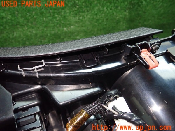 3UPJ=25780631]ハリアー(ZSU60W)前期 純正 センターコンソール コンソールボックス ドリンクホルダー 中古_m4