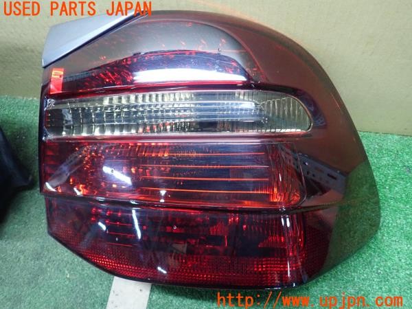 3UPJ=25900547]ポルシェ カイエン ターボ(9PAM4851A 957型)純正 テールランプ スモークレンズ 社外パネル付き 中古_m1