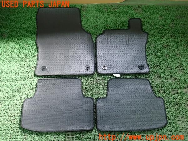3UPJ=26070629]VW ゴルフ ヴァリアント(AUDFG)ディーラー純正 フロアマット 鈴鹿店オリジナル ドイツ国旗柄 中古_m1