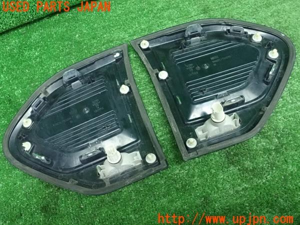 3UPJ=26280514]BMW ミニ(MINI)クーパーD クロスオーバー(YT20 F60)純正サイドスカットル サイドマーカー 左右 中古_m1